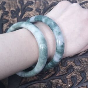 2 Luxurious Elegant Green & White Chinese Jade Stone Bangle Bracelets 2.25" gap